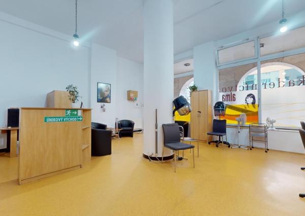 Na predaj, obchodný priestor, Bulvár, 57m2,