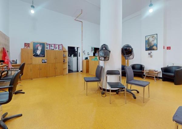 Na predaj, obchodný priestor, Bulvár, 57m2,