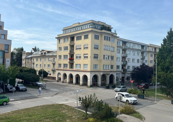 Na predaj, obchodný priestor, Bulvár, 57m2,