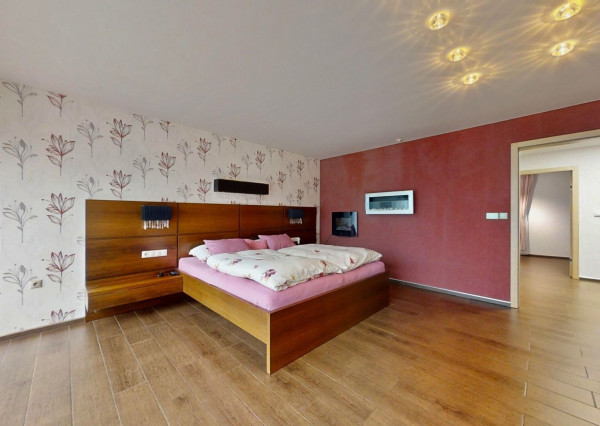 Na predaj, dom so 6 izbami a vonkajším bazénom Žilina - Turie, RES group