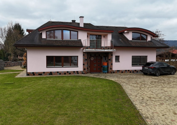 Na predaj, dom so 6 izbami a vonkajším bazénom Žilina - Turie, RES group