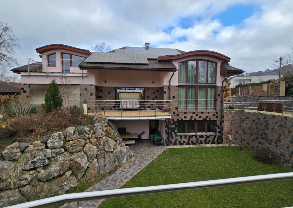 Na predaj, dom so 6 izbami a vonkajším bazénom Žilina - Turie, RES group