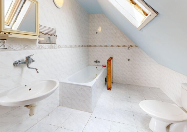 Na predaj, rodinný dom so 7 izbami, 1573 m2 Pozemok, Dubové