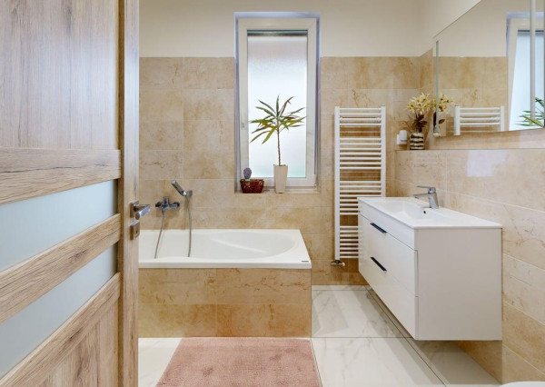 Na predaj, Rodinný dom, 959 m2 pozemok, Ivančiná