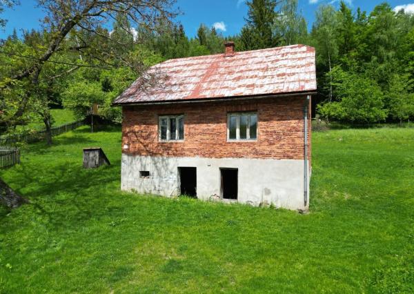 Na predaj, pozemok so starším rodinným domom, Staškov